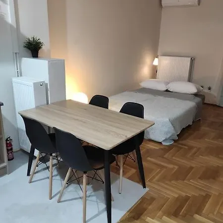 Alexandra 's Apartment *